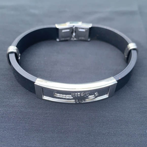 New Men’s Stainless Steel Black Rubber Bracelet - Picture 7 of 7